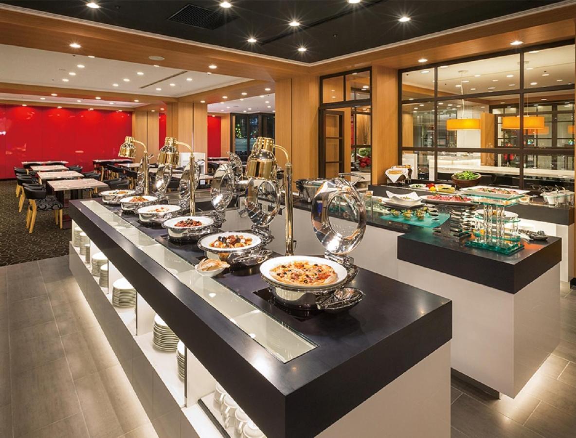 Hotel Associa Tojohaši Exteriér fotografie A buffet at a hotel